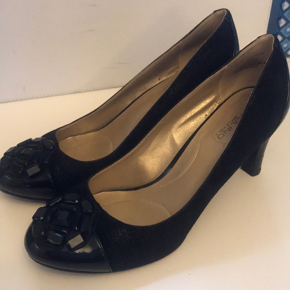 Cute as a button Black Bandolino Heels Size 6.5.